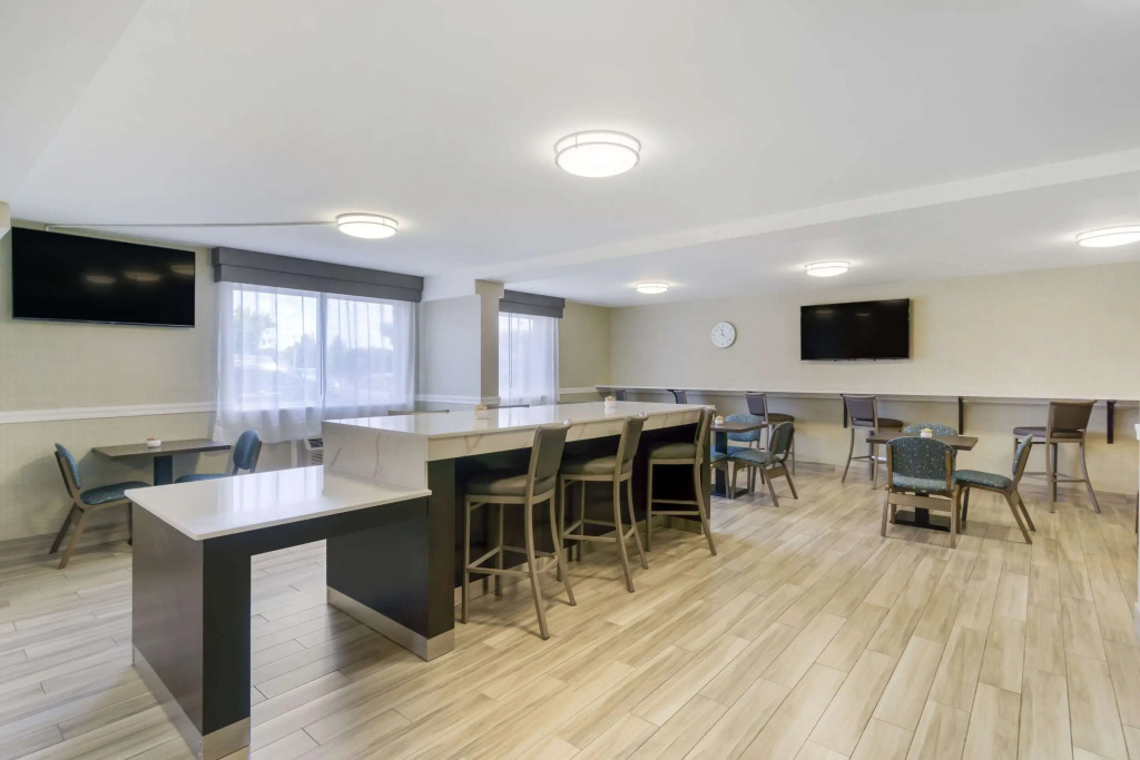 Comfort Inn & Suites Pacific - Auburn