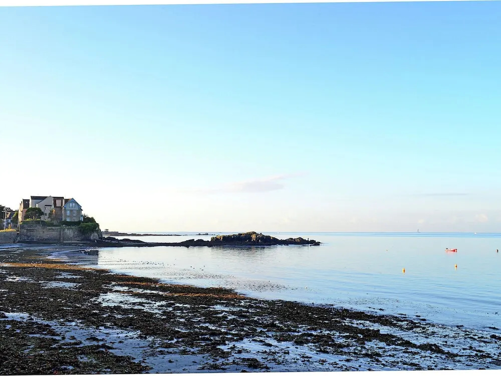 Modern Apartment Only 50 M. From the Beach of Concarneau