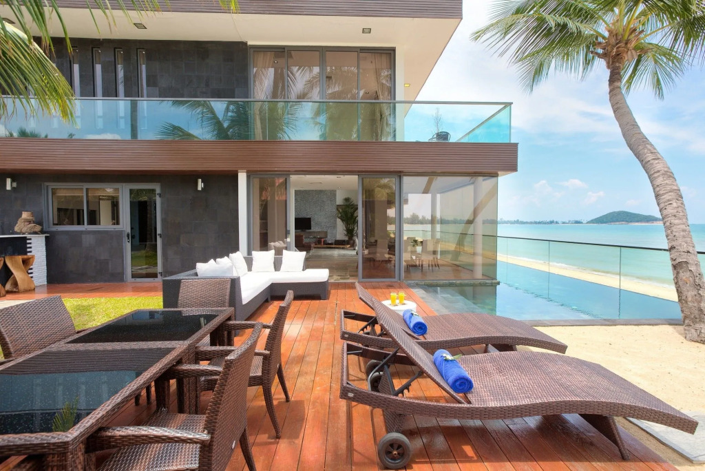 Villa U - 3BR Beachfront Haven