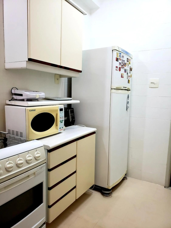 Apartamento COPACABANA REFORMADO - 400m da PRAIA, 2 QUARTOS, Portaria 24h, Wi-Fi, Ar condicionado, Cozinha Completa, Churrasqueira no prédio