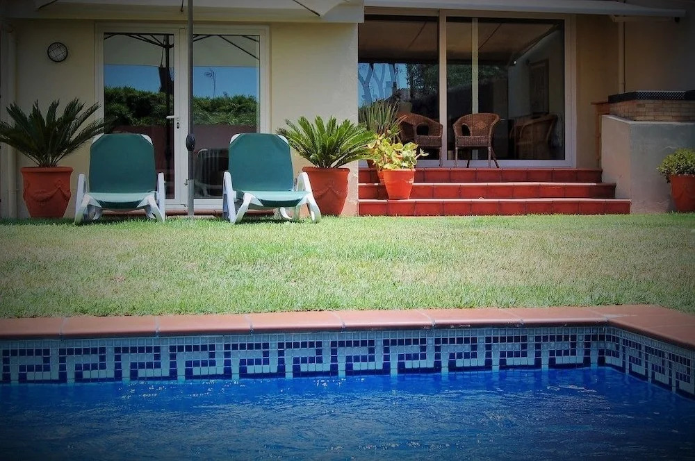 Casa a 15 minutos de la playa, con jardin privado y piscina