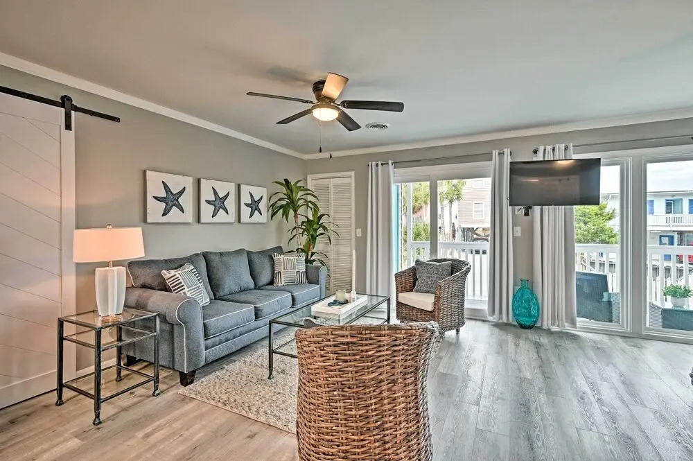 Couples Retreat w/ Balcony in Surfside Beach!