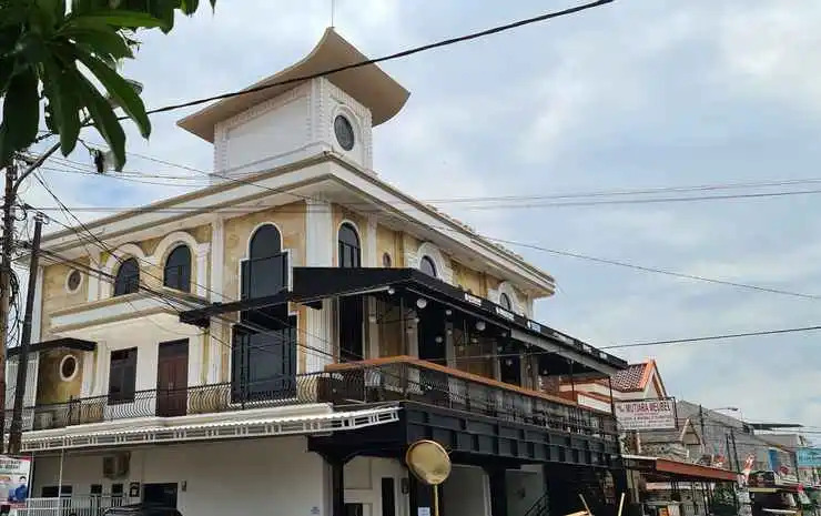 Oyo 90203 Dzawani Guest House