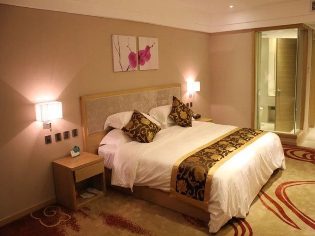 Longwei Holiday Hotel