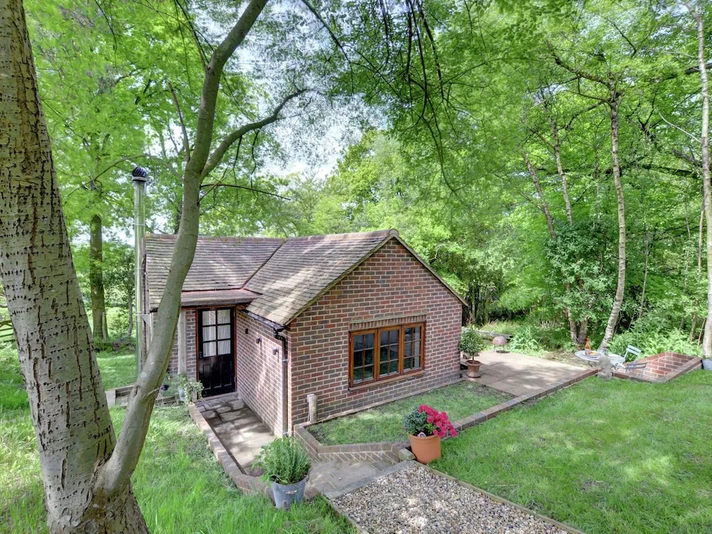 Quaint Holiday Home in Hartfield for Couples near City Center
