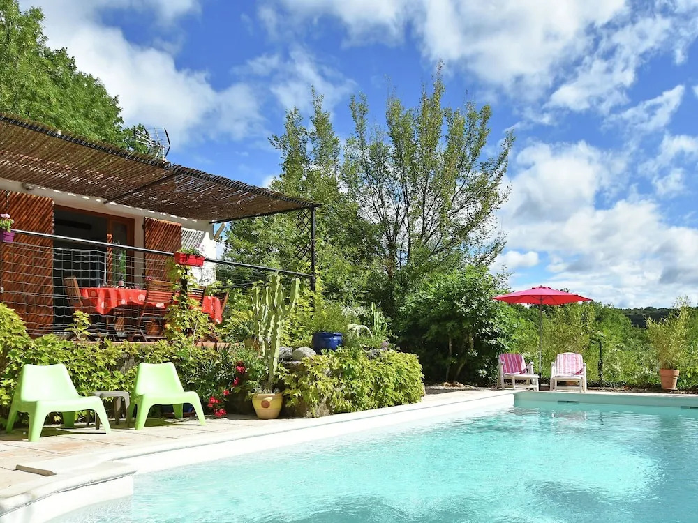 Saint-bres: Pool & Nature