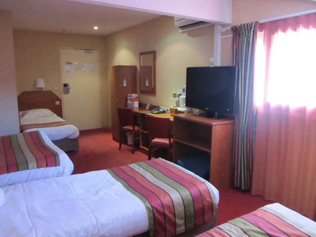 Brit Hotel Confort Nîmes Ouest - A9 sortie 25