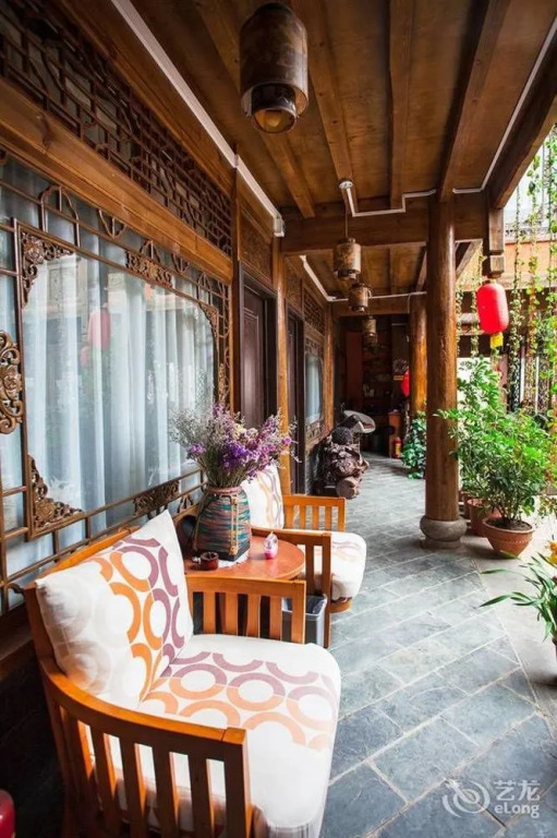 Lijiang Sancunriguang Inn