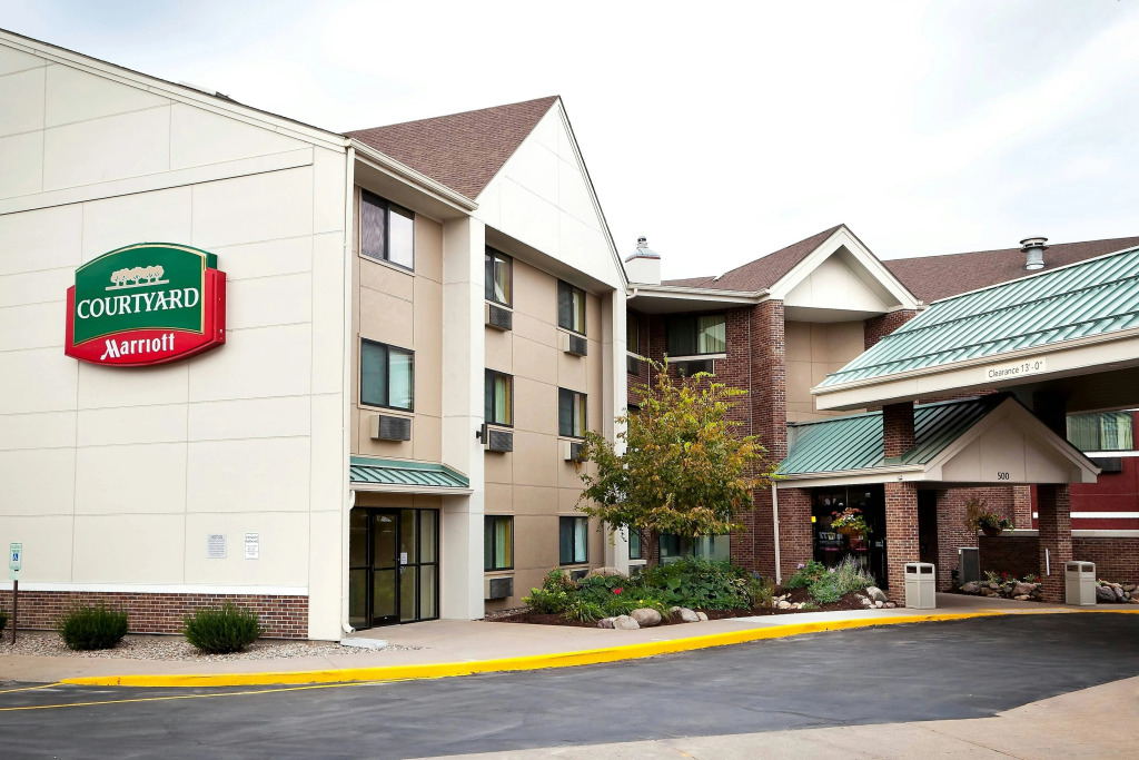 Courtyard by Marriott La Crosse