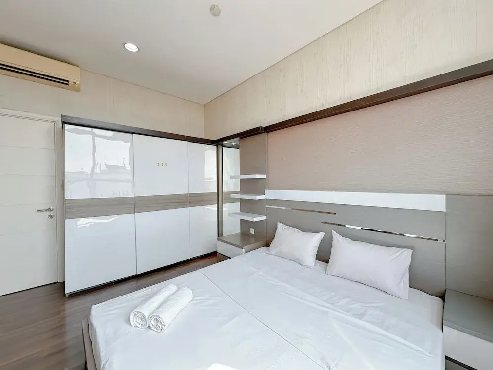 2Br Apartment Near Tunjangan Plaza In City Center At Trillium Residence