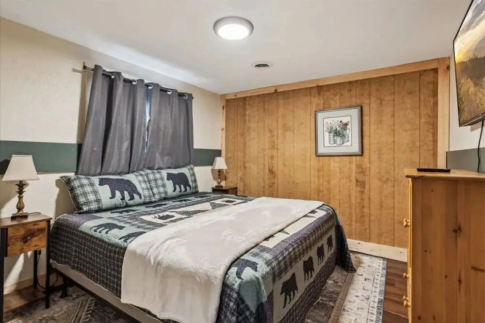 Stone Haven Cabin by Beyond Expectations With Hot Tub