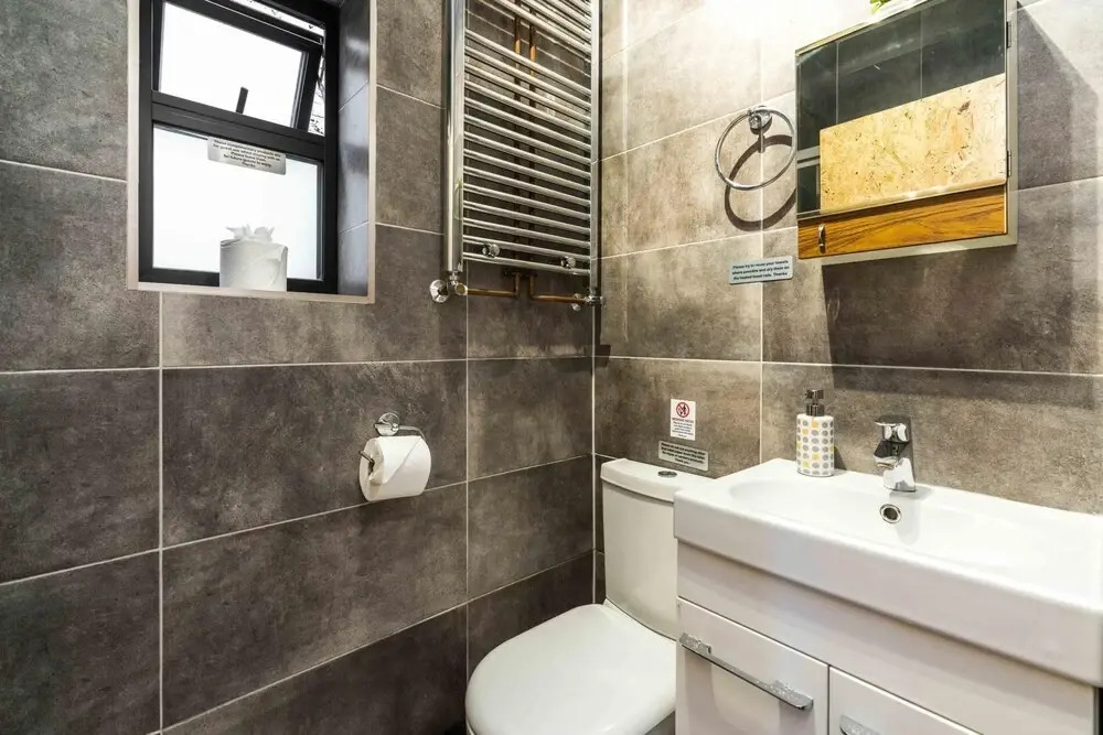 1 Bedroom House With an Edge in King Cross