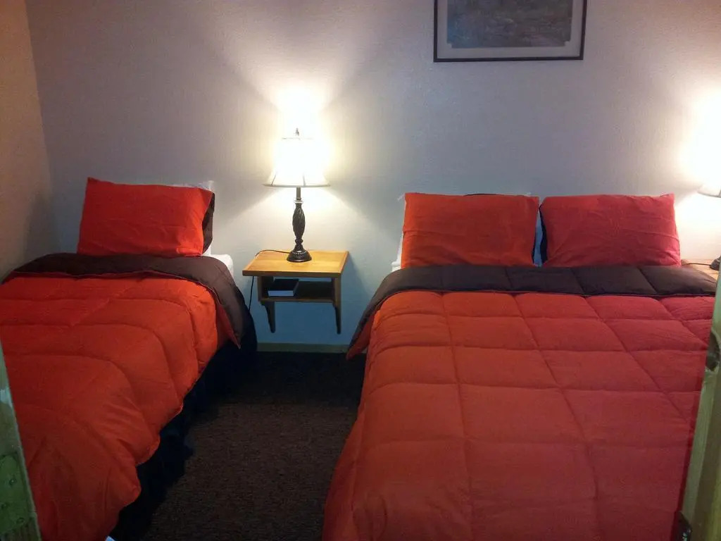 Honey Bear Lodge & Cabins