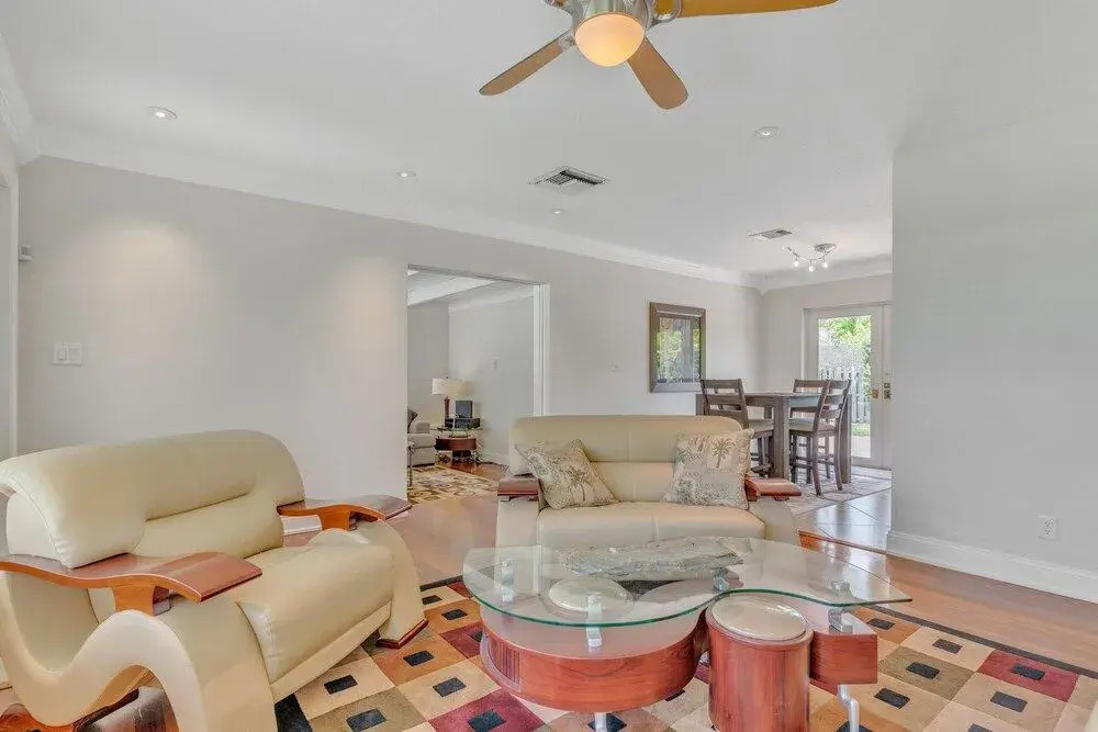 Shangri-la 3 Bedroom Home by RedAwning