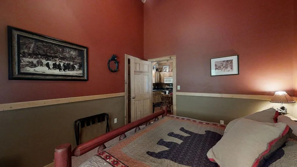 Karen's 2 Bedroom Cabin by Redawning