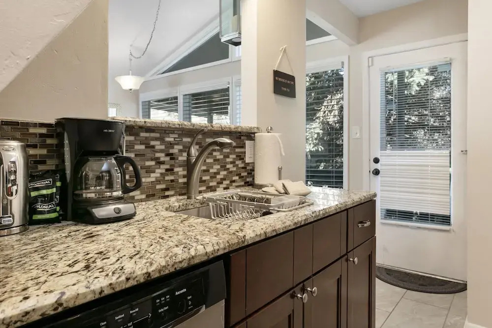 925 Red Sandstone 3 Bedroom Condo by RedAwning