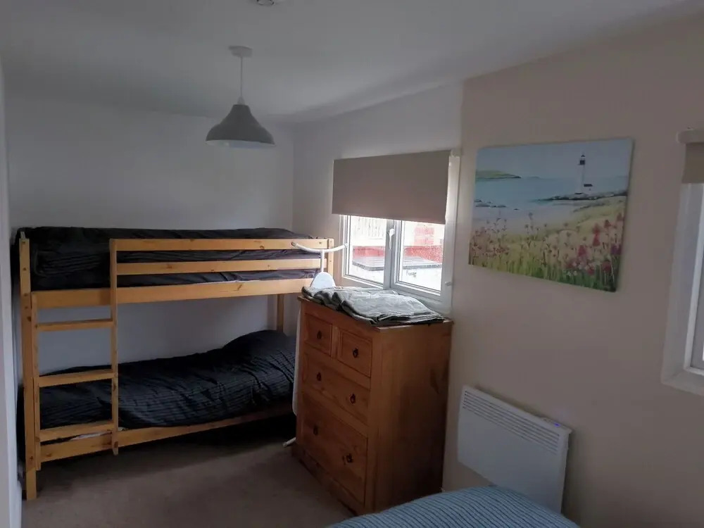 1br-garden-parking-pets-10 Mins to Beach