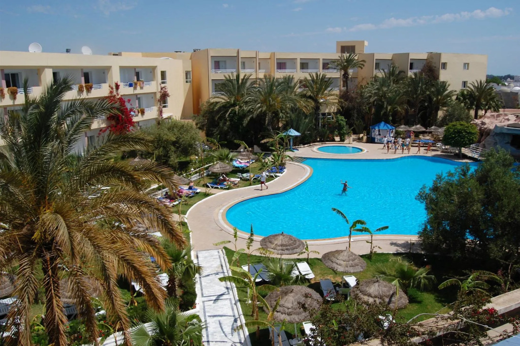 Azur Plaza