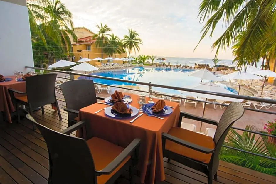VILLA PARA 5P 4A 1M dentro del Hotel a un lado del Krystal IXTAPA Con Playa WiFi