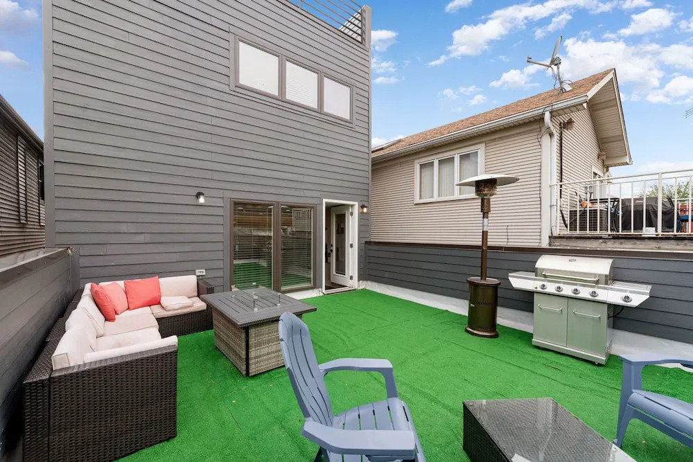 Magnificent NEW Home w 8 Beds Free Parking
