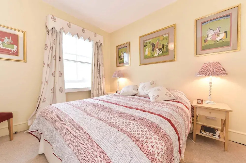 Smart 2 bedroom flat near Pimlico Tube