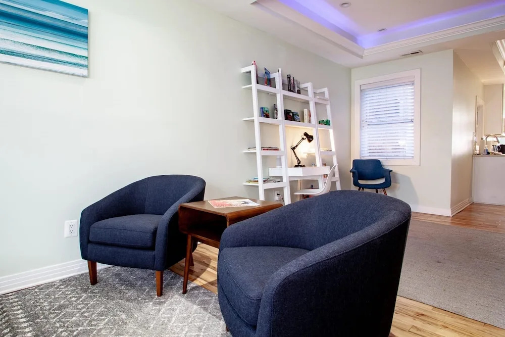 Modern Home Near Capitol Hill Walk to Metro Subway