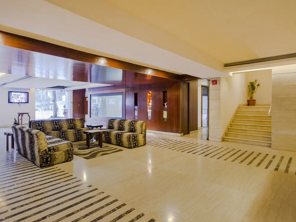 OYO 1410 Country Club Begumpet