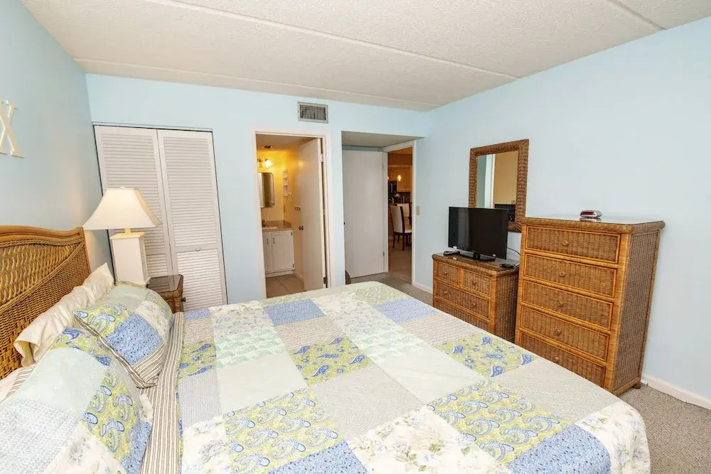 Lovely Oceanside Home W/outdoor Shower/free Wifi/shared Pool/hot Tub/tennis/ac