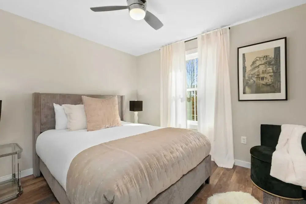 10 Mins to Downtown Deck w/ Fire Pit Modern Haven Bradford by Avantstay