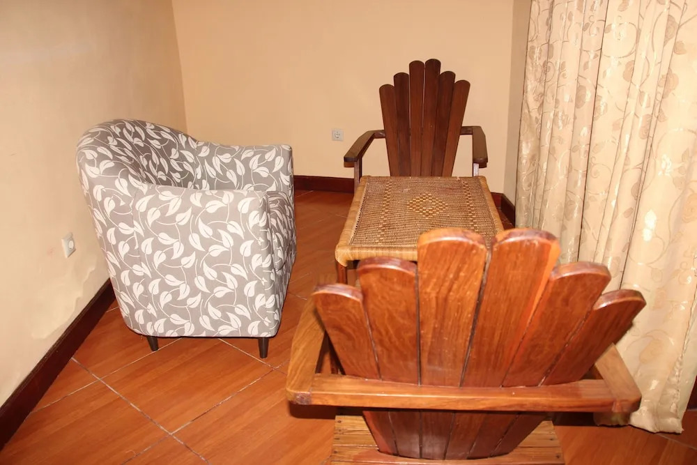 Thamole Lodge