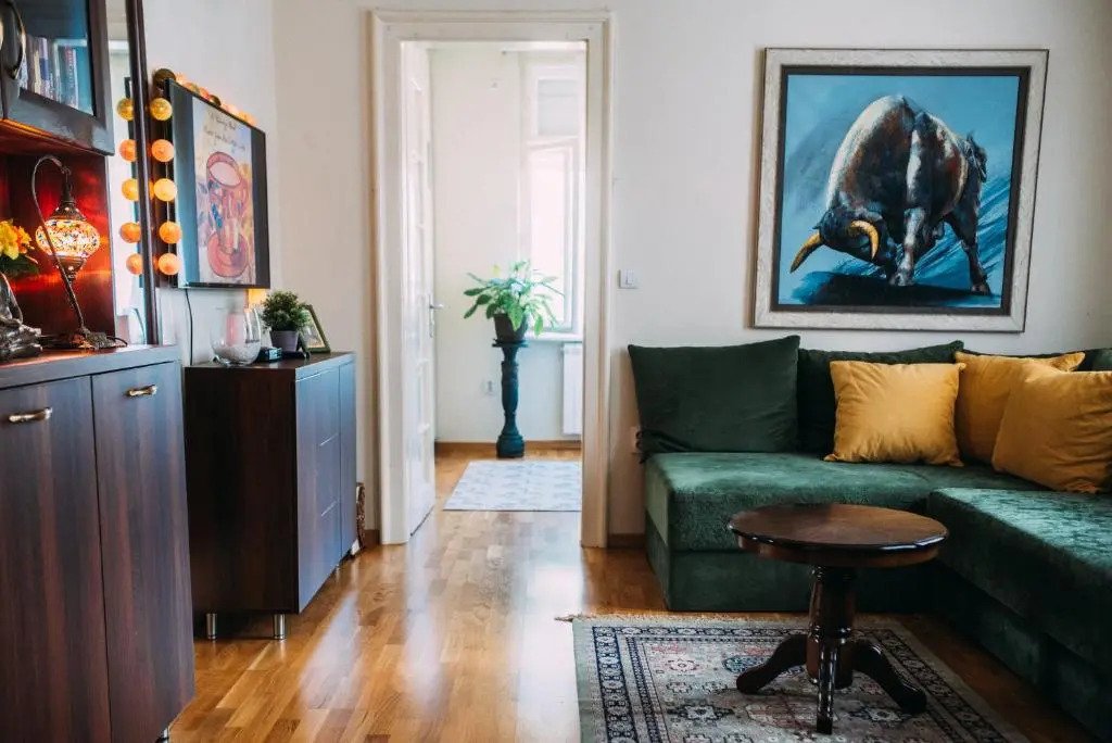 Crown apartment with garden view