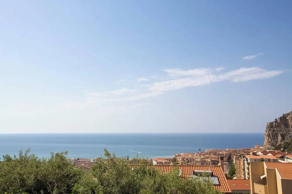 Spacious 4 Bedroom Apartment With Terrace And View