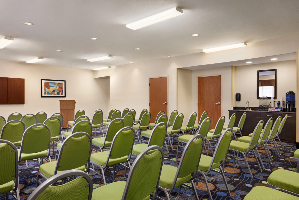 Holiday Inn Express Hotel & Suites Edmond by IHG