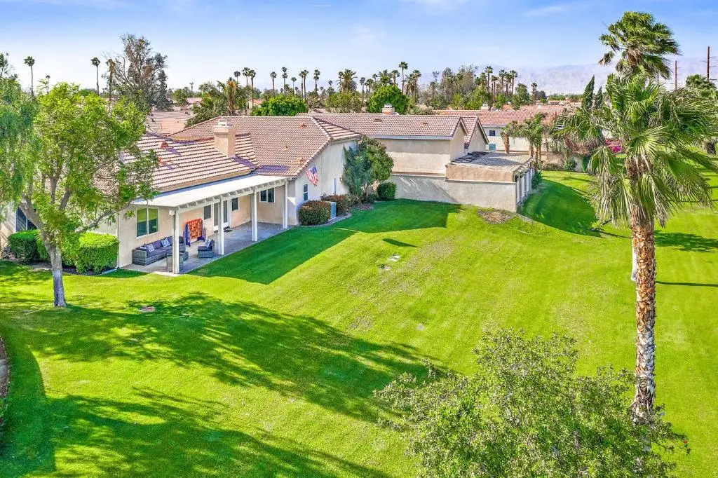 New Listing Luxurious Getaway Near Polo Fields home of Coachella, Stagecoach Sleeps 11 Pool,Parking, Golf, Spa, Coffee
