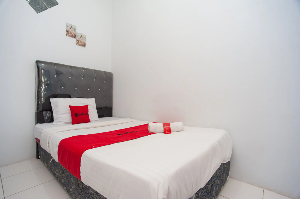 RedDoorz at Jalan Wayhitam Palembang