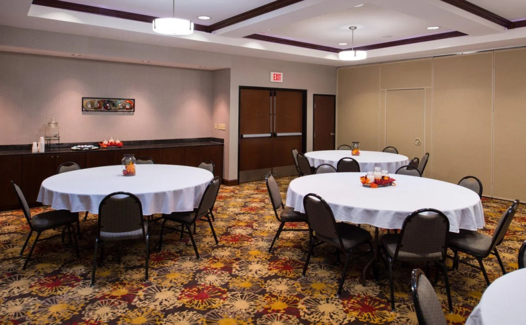 Holiday Inn Express & Suites Pittsburg by IHG