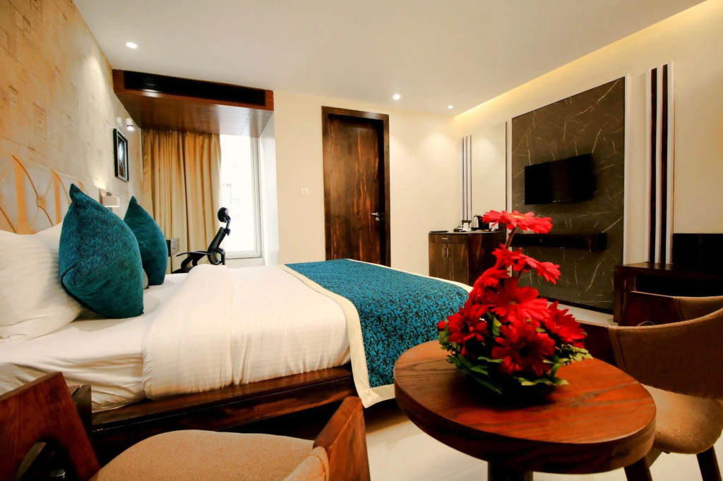 Pinnacle by Click Hotels, Lucknow