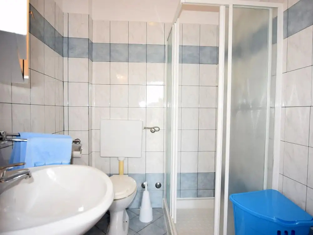 Apartment Only 100m From the Beach With a Barbecue Area and Fenced Garden, Wifi