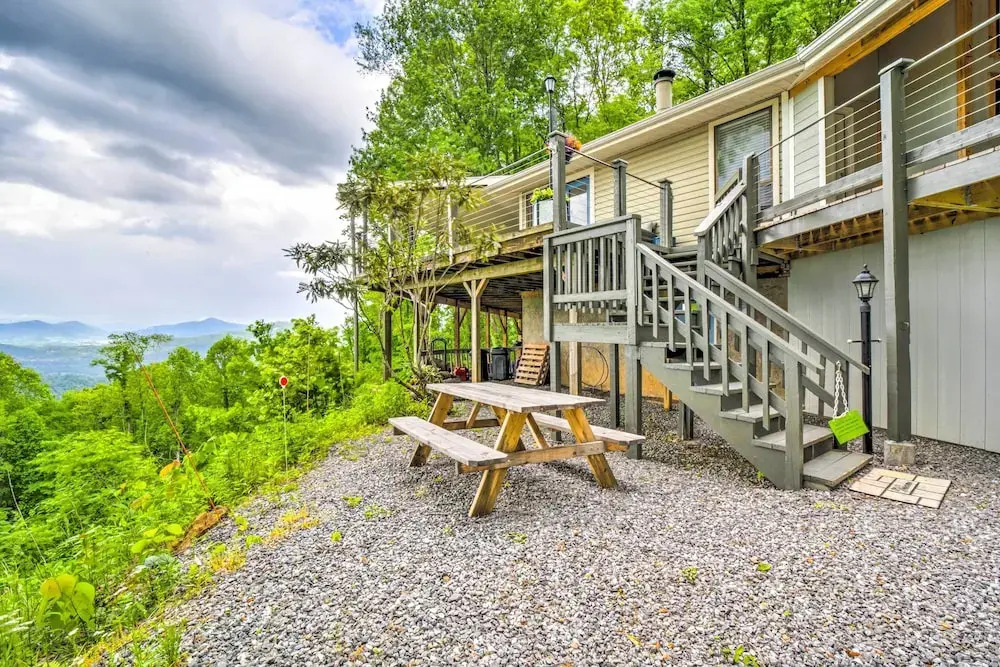 Mtn Treehouse w/ Fire Pit, Breathtaking Views