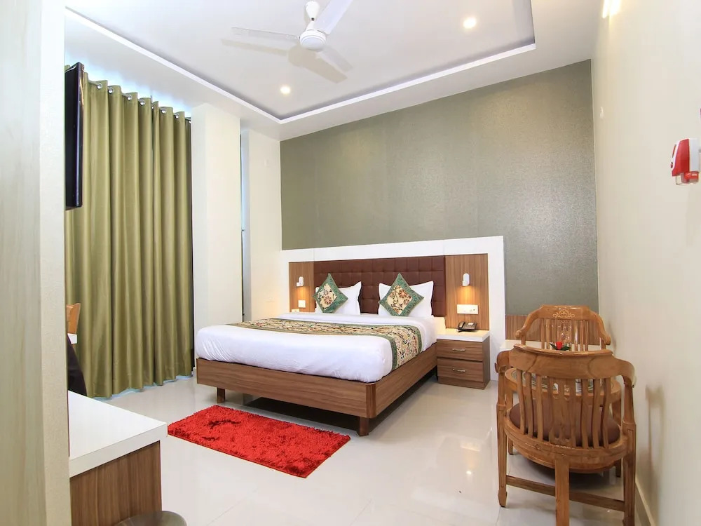 OYO 14570 Hotel Sona Plaza