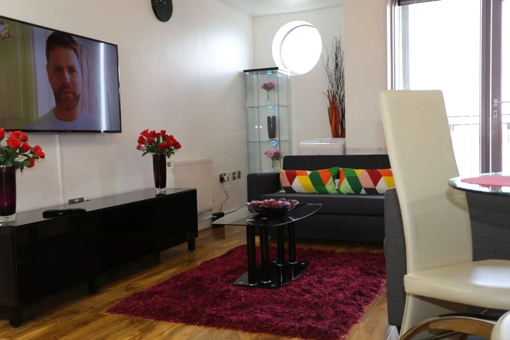 2 Beds Riverview HillHouse Apartment