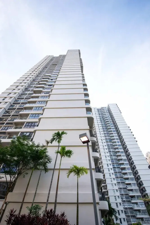 Comfy 3BR Apt in Danga Bay, Free Parking, Sea View