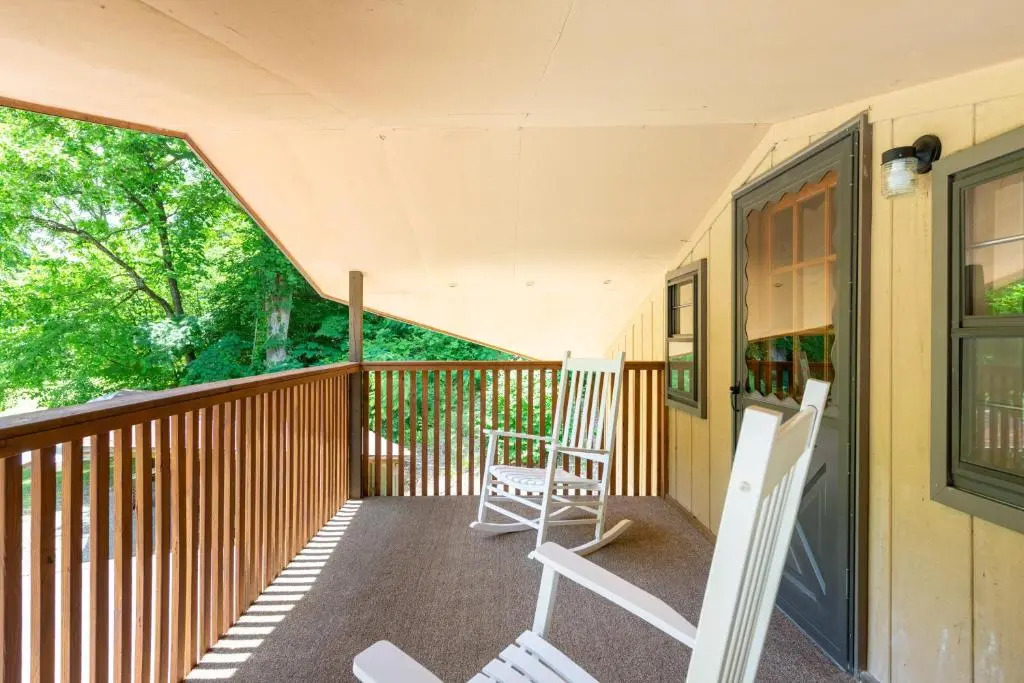 Carter Creek by Avantstay Secluded Yard w/ Creek + Suite