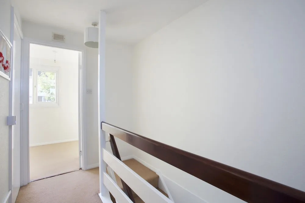 Sleek 2BD House with Garden Heart of Guildford