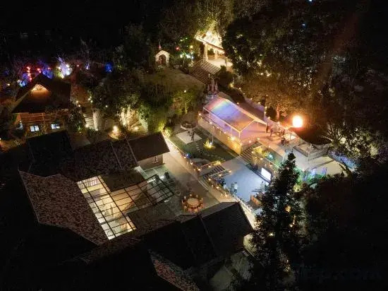 Yueting Hot Spring B&B