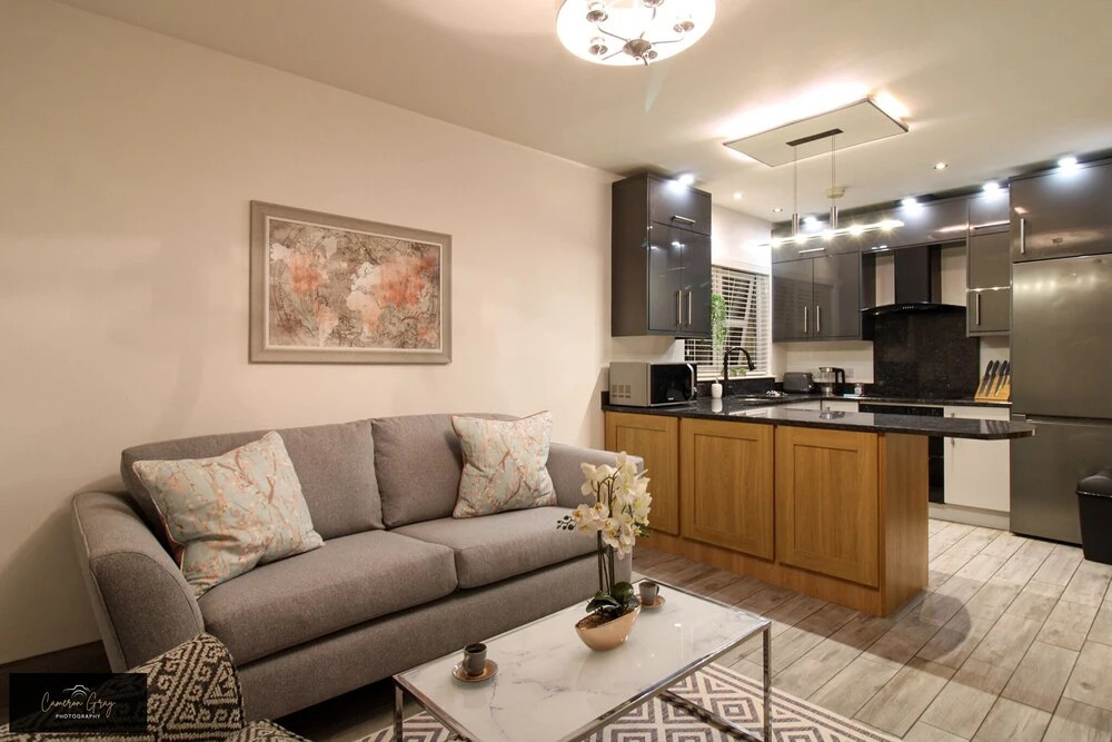 Modern Home in Belfast, Office, Parking, Wifi