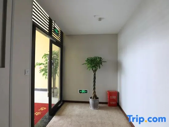 Yahao Hotel (Yongchuan East Railway Station)