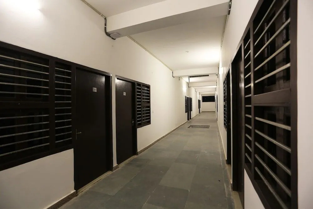 Oyo Flagship 27685 Sector 70