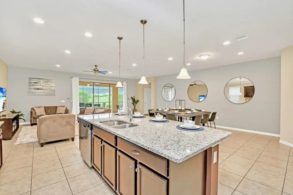 8BR Mansion - Private Pool Games Room Hot Tub