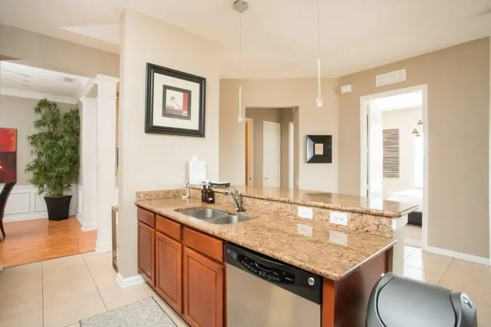 Lake View 3 Br Condo by RedAwning